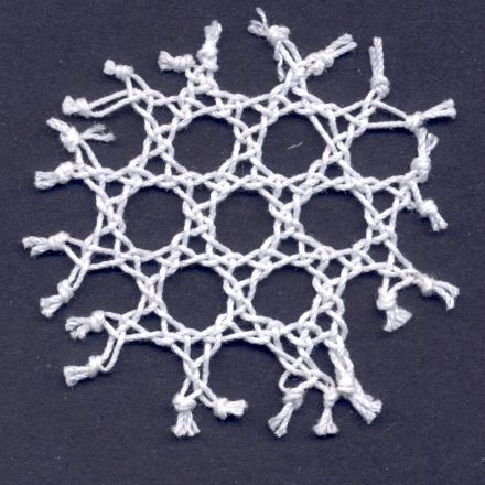 Braids introduced into the Kagome weaving pattern, with two threads per original thread and one additional crossing between the original crossings.